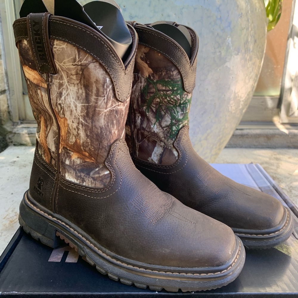Kids Rocky western boot. No longer have the box or the inserts. Used condition.
